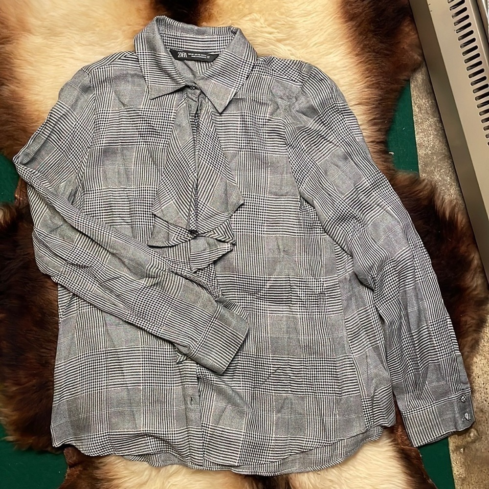 Zara button up long sleeve ruffle‎ top